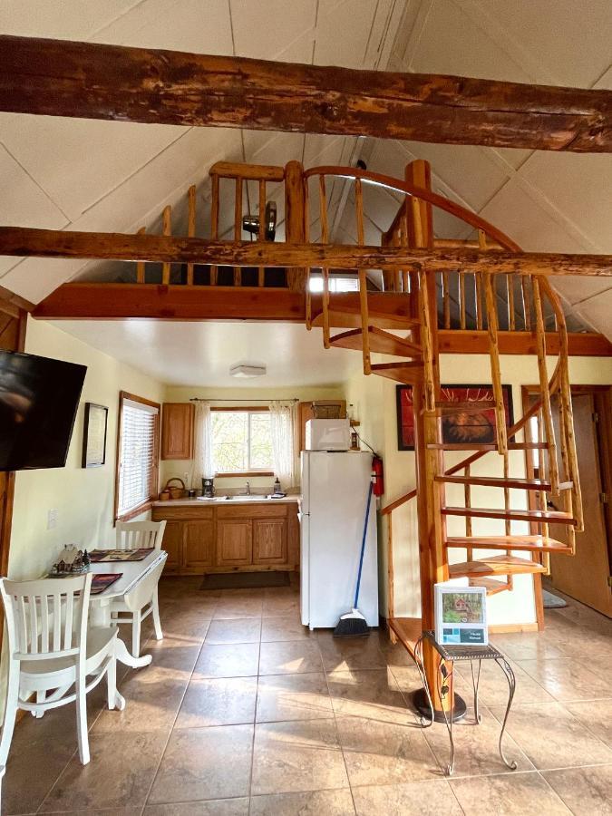 Mt Rainier Little Red Cabin Эшфорд Экстерьер фото